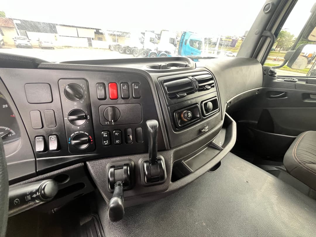 Mercedes Benz Axor 2544 6x2 Teto Baixo 2018, foto 13